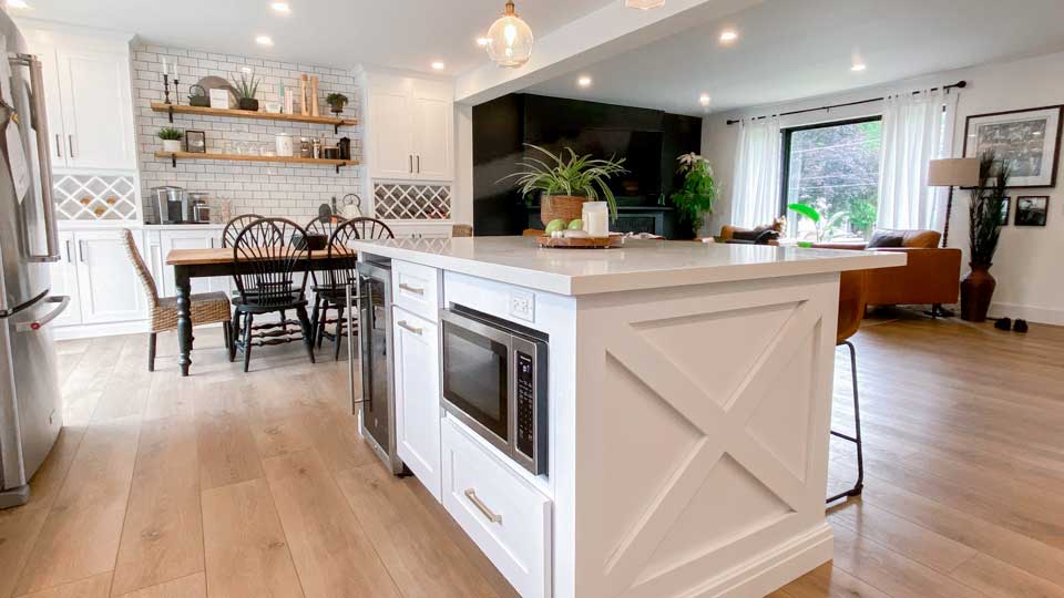 Rockwood-Kitchen-Cabinets-Bright-Shaker-White Kitchen