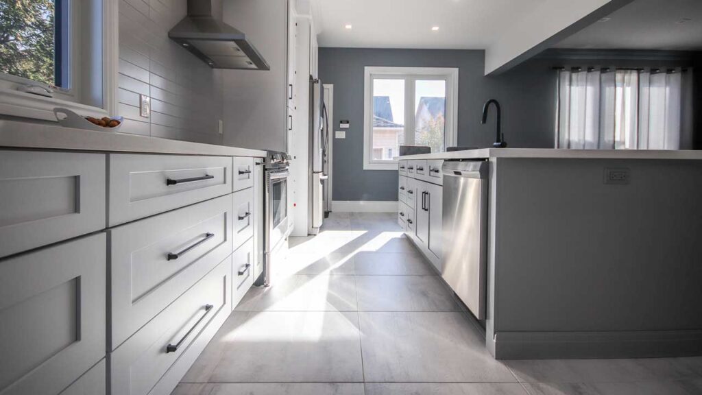 Rockwood-Kitchen-Cabinets-Shaker-Grey-Kitchen-Bright-sun-patio-door