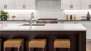 shaker-white-kitchen-cabinets-dark quartz-countertop-island-dark-cabinets-light-countertop